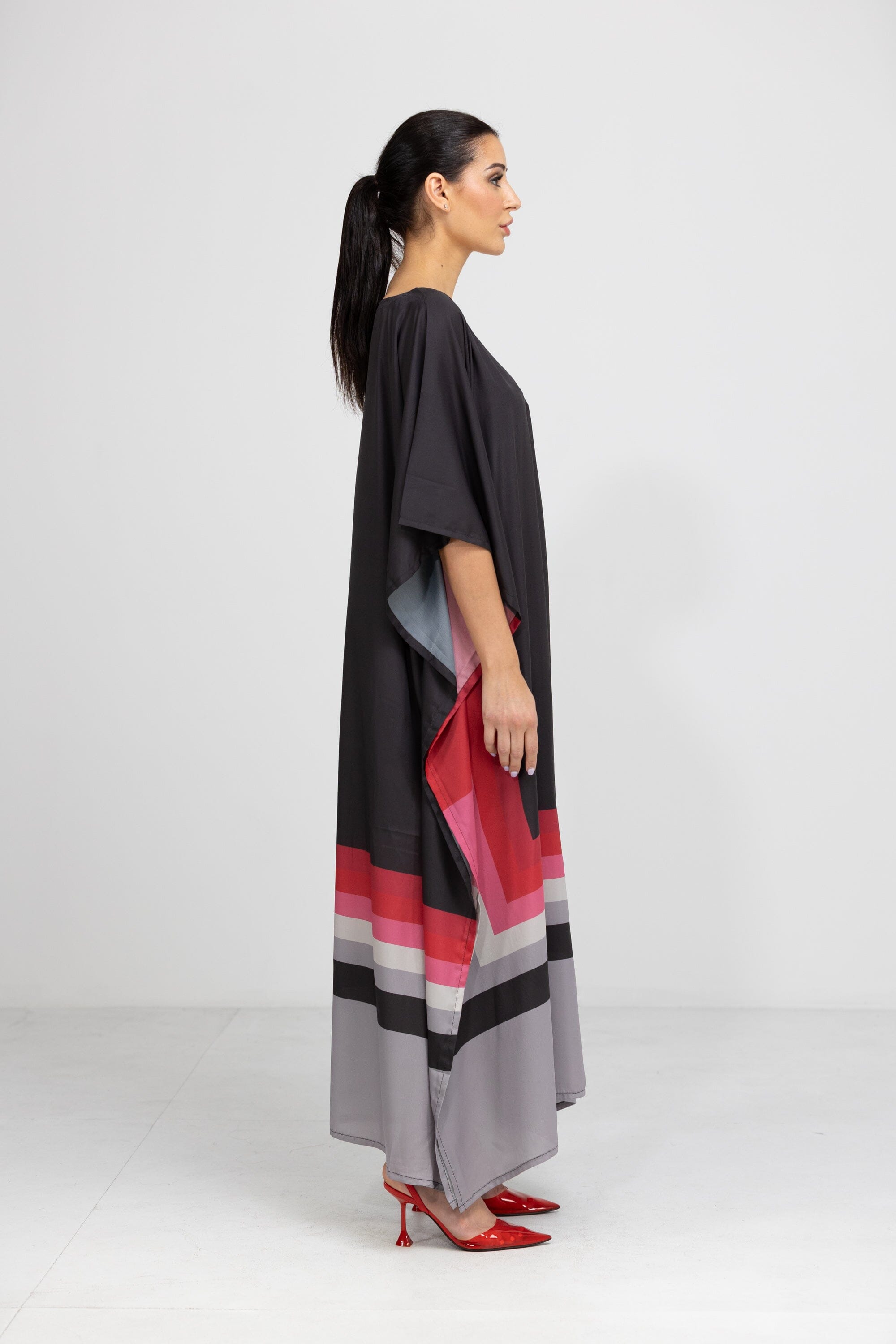 GEOMETRIC LINE - ROUGE LONG KAFTAN - TheSwankStore