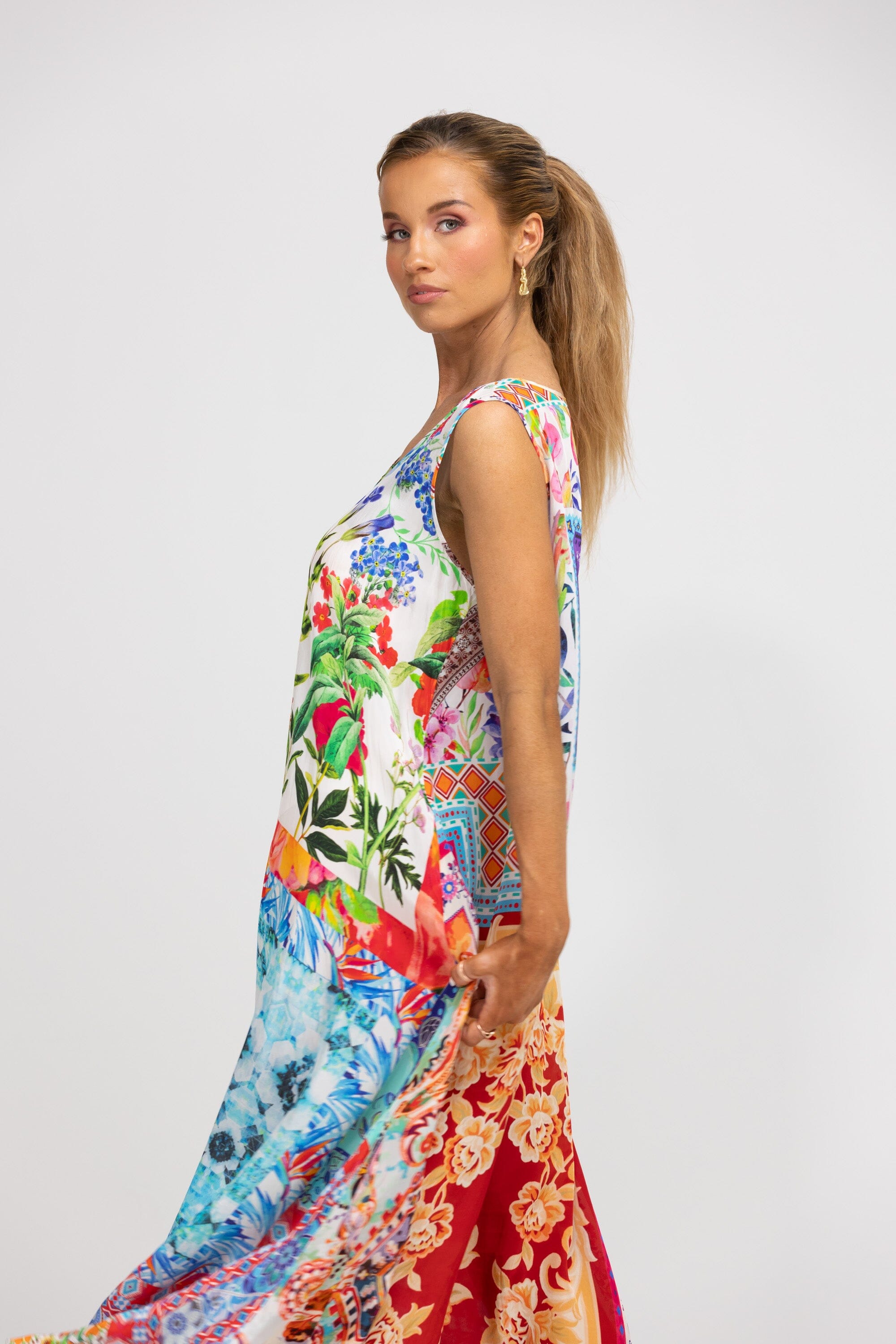 DAMASCUS - SLEEVELESS MAXI DRESS - TheSwankStore