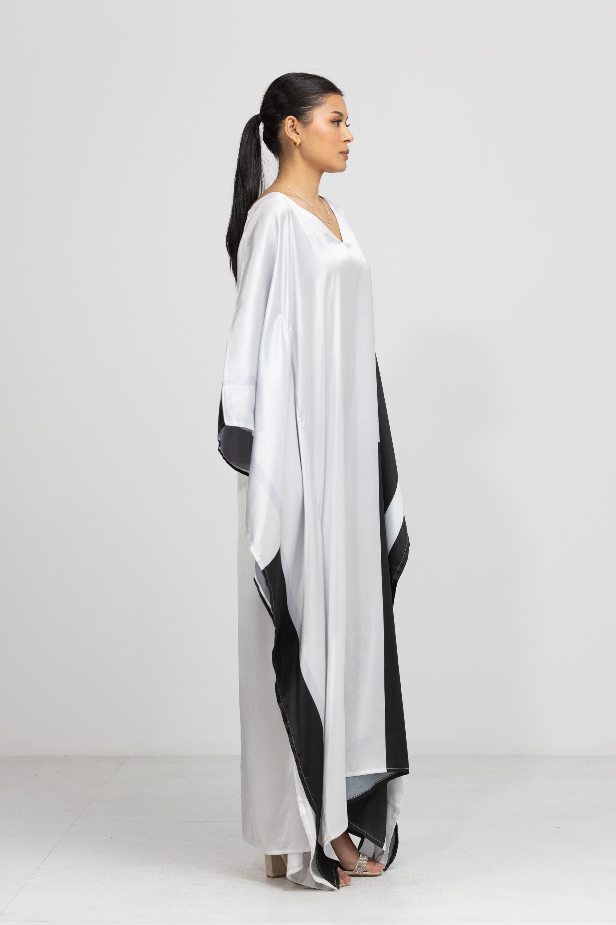 GEOMETRIC LINE - ZILVER - LONG KAFTAN - TheSwankStore