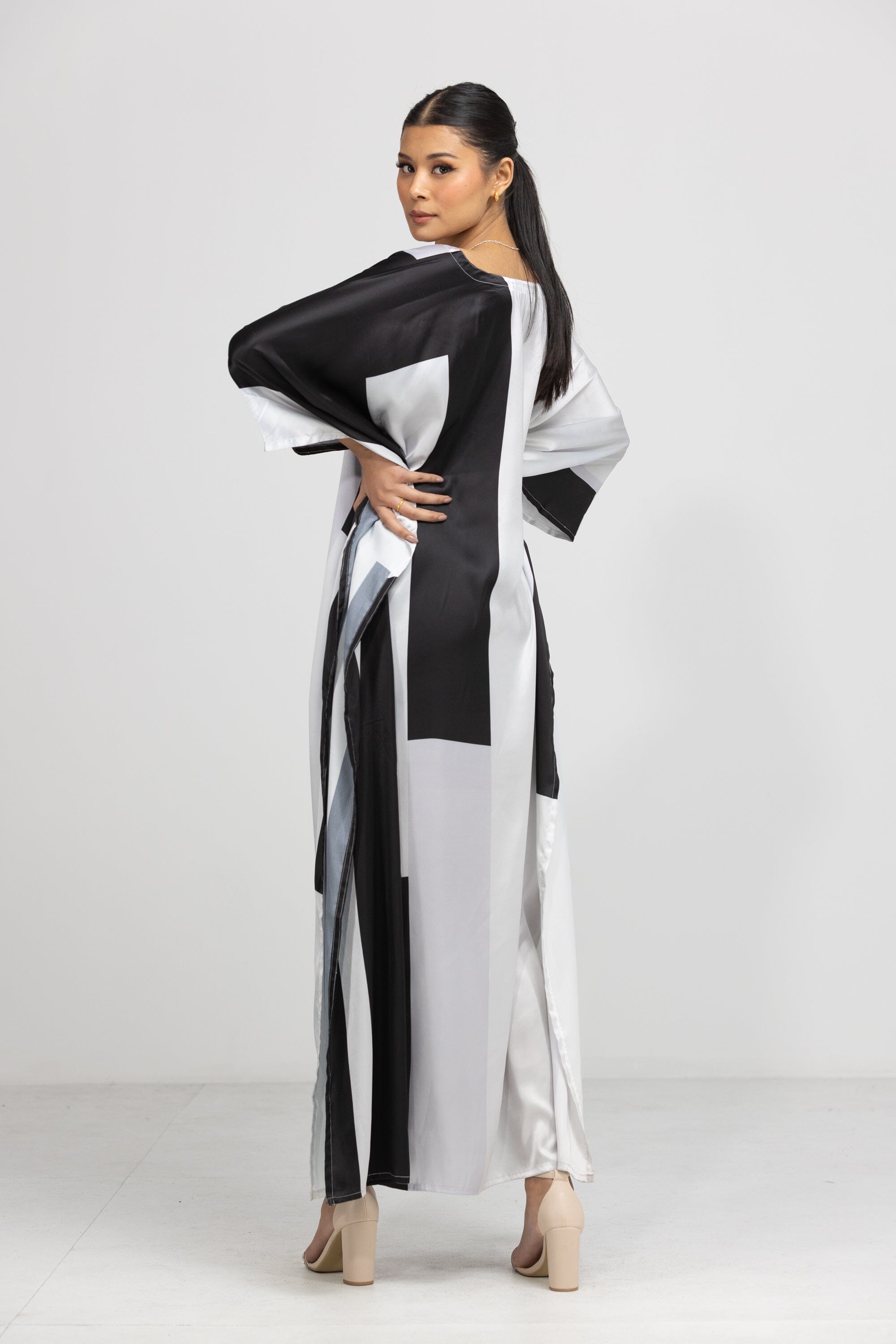 GEOMETRIC LINE - ZILVER - LONG KAFTAN - TheSwankStore