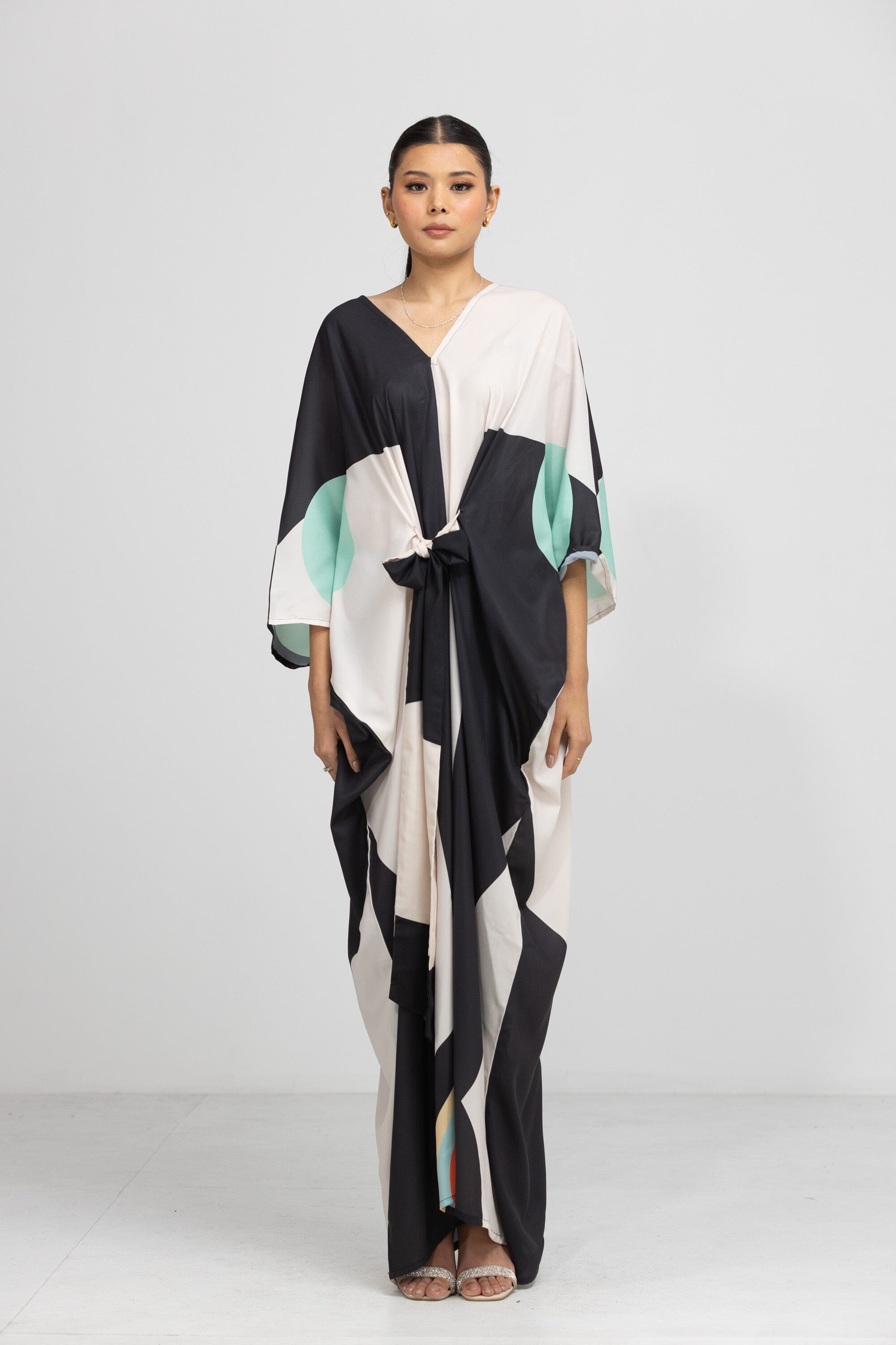 GEOMETRIC LINE - SENTRAL - LONG KAFTAN - TheSwankStore