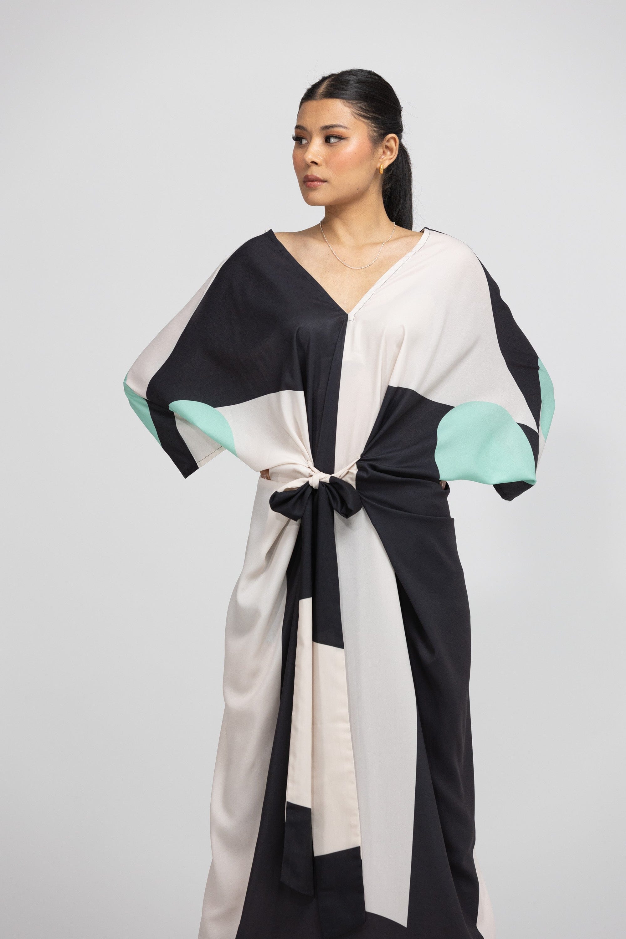 GEOMETRIC LINE - SENTRAL - LONG KAFTAN - TheSwankStore