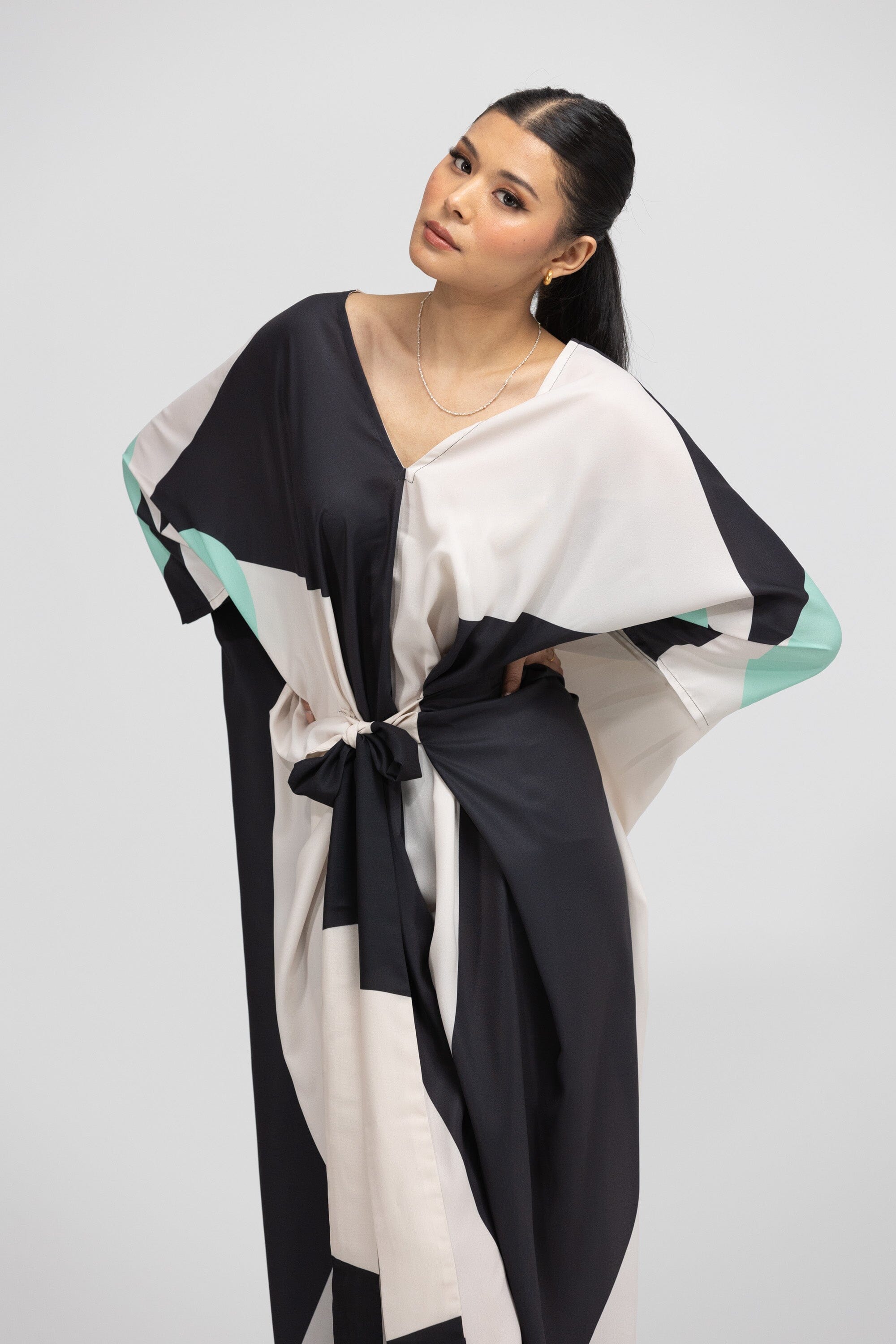 GEOMETRIC LINE - SENTRAL - LONG KAFTAN - TheSwankStore