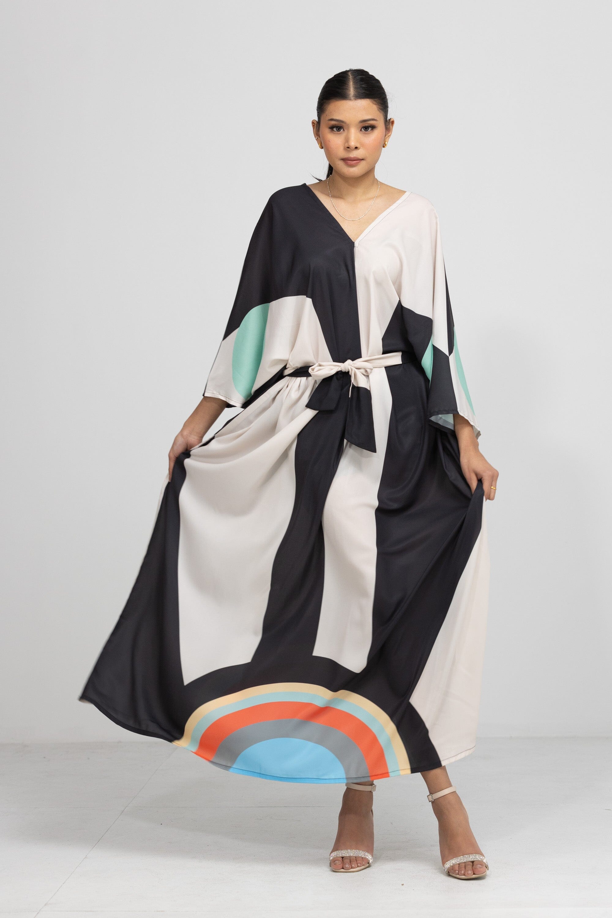GEOMETRIC LINE - SENTRAL - LONG KAFTAN - TheSwankStore