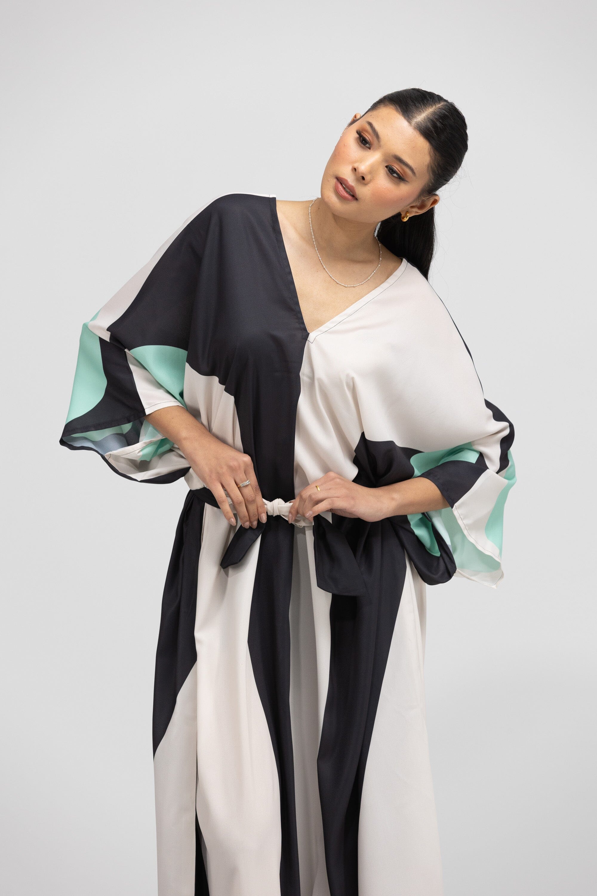 GEOMETRIC LINE - SENTRAL - LONG KAFTAN - TheSwankStore