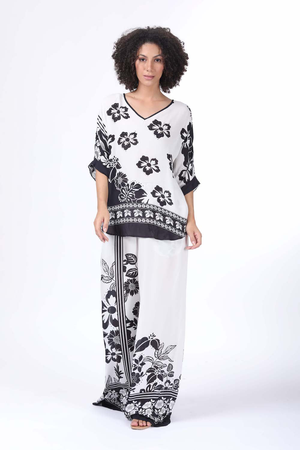 Front view of the black and white Avanti Kaftan Top Shorter Style (TheSwankStore) Premium 100% Soft Viscose Fabric