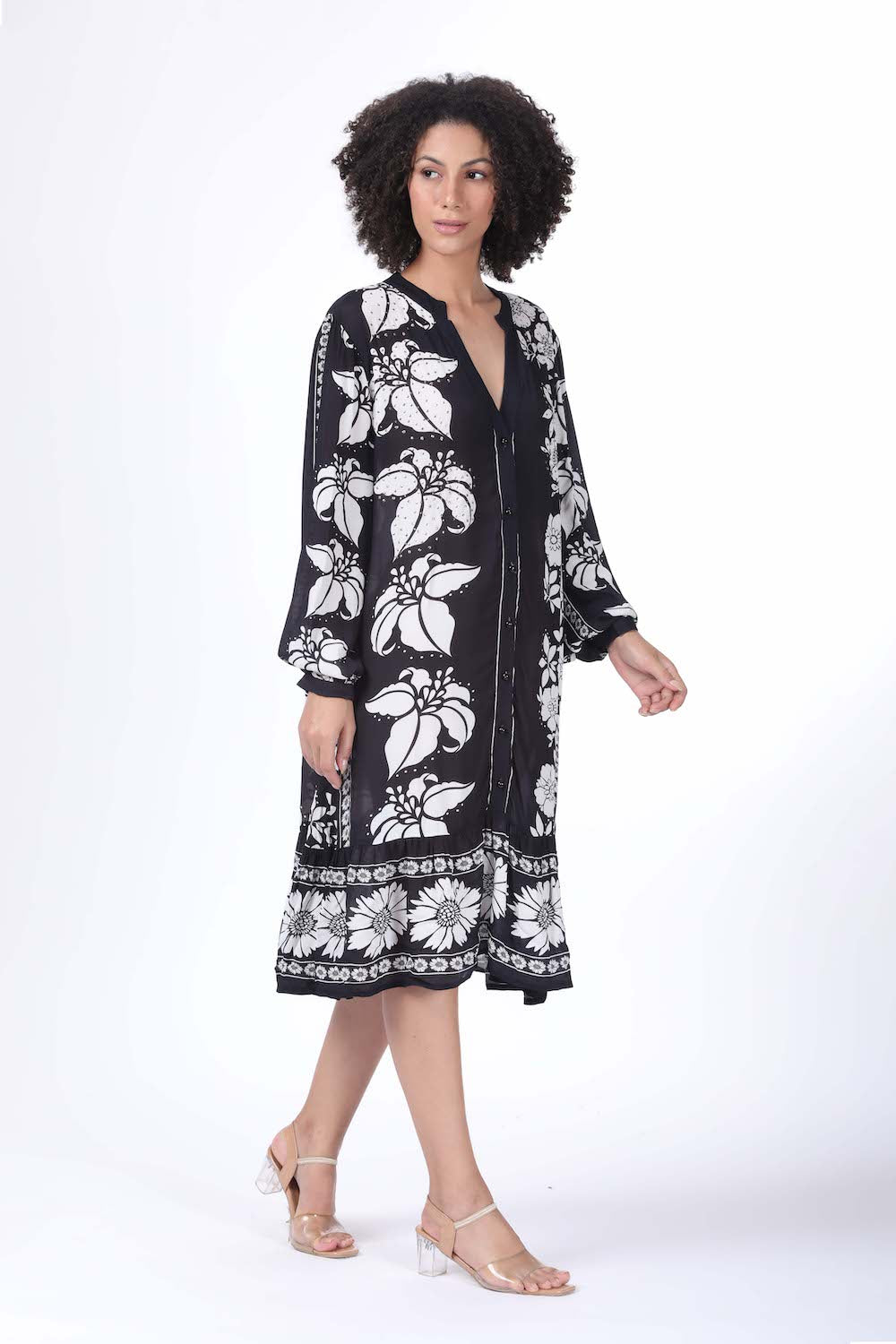 Right view of the black and white Avant Ava maxi dress in soft viscose fabric.