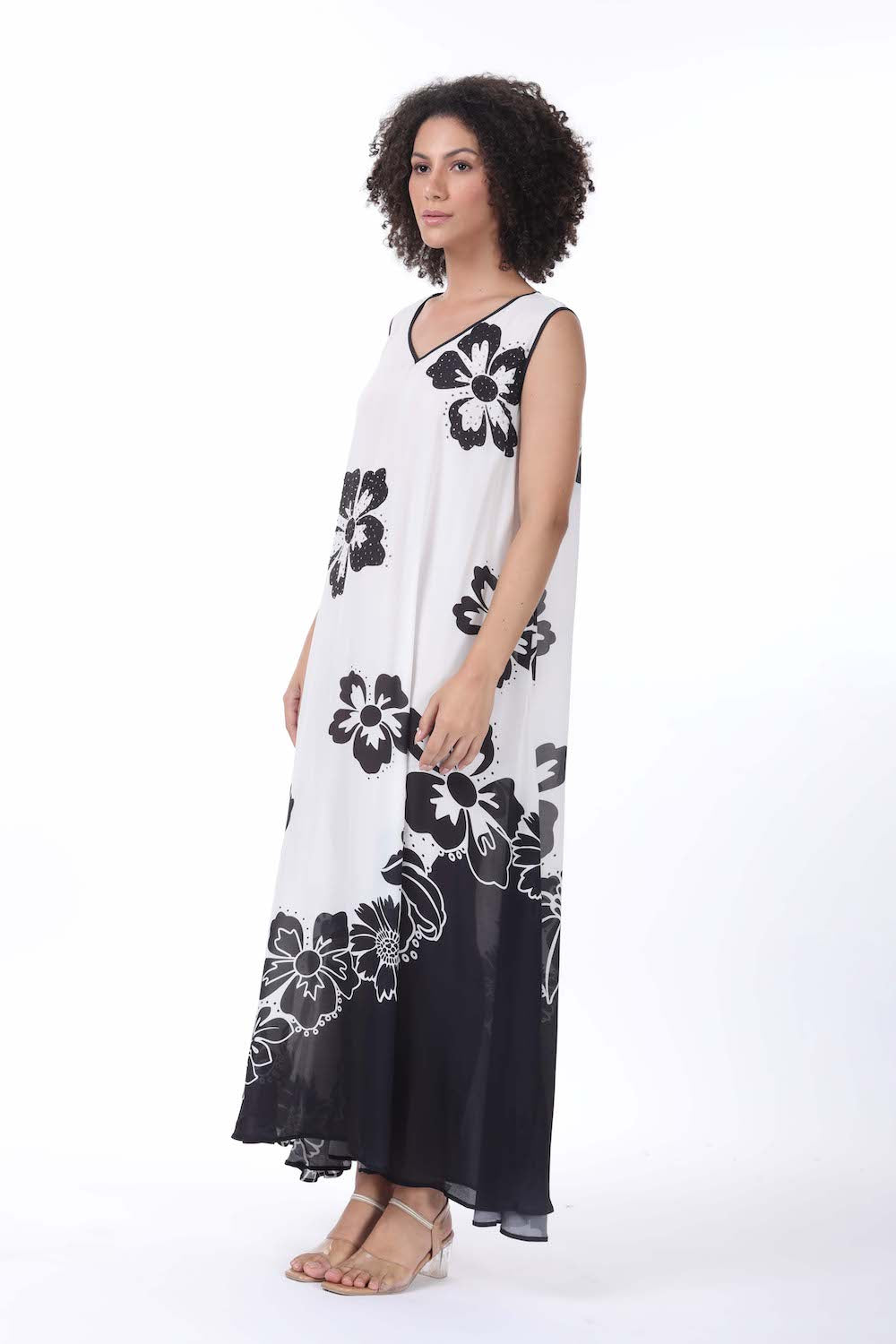 Side view of the black and white Avanti Sleeveless Maxi Dress (TheSwankStore) Viscose Crepe fabric
