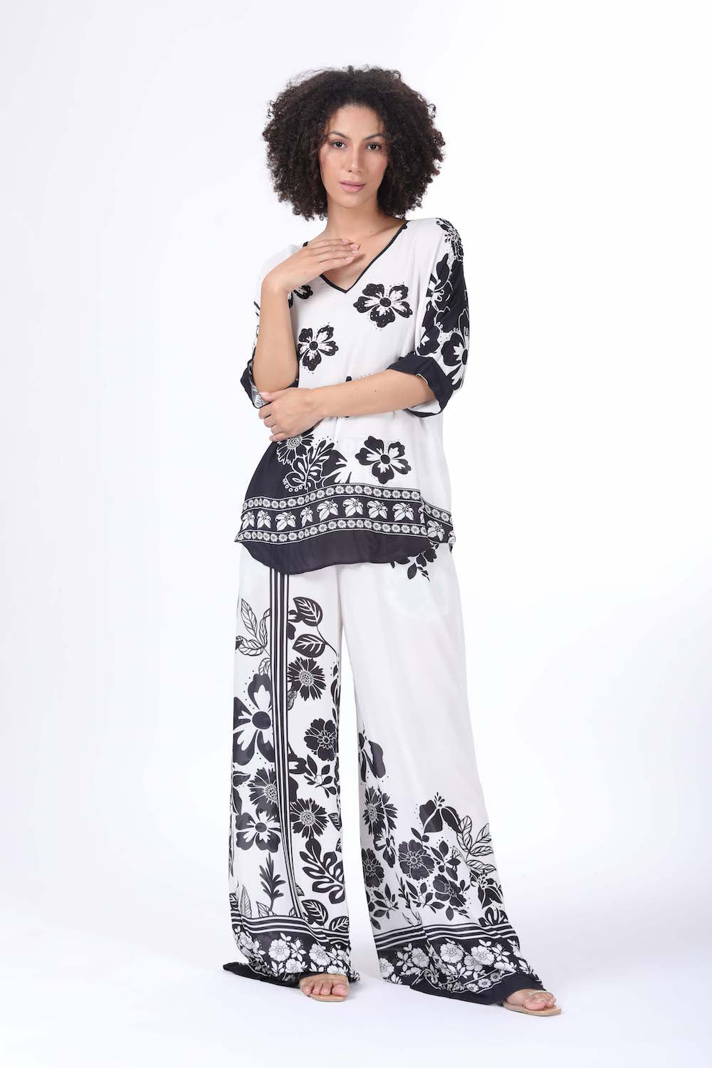Front view of the black and white Avanti Kaftan Top Shorter Style (TheSwankStore) Premium 100% Soft Viscose Fabric