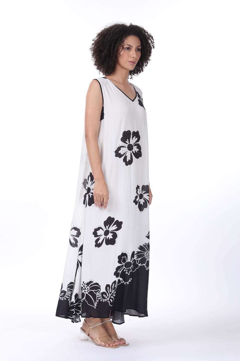 Side view of the black and white Avanti Sleeveless Maxi Dress (TheSwankStore) Viscose Crepe fabric