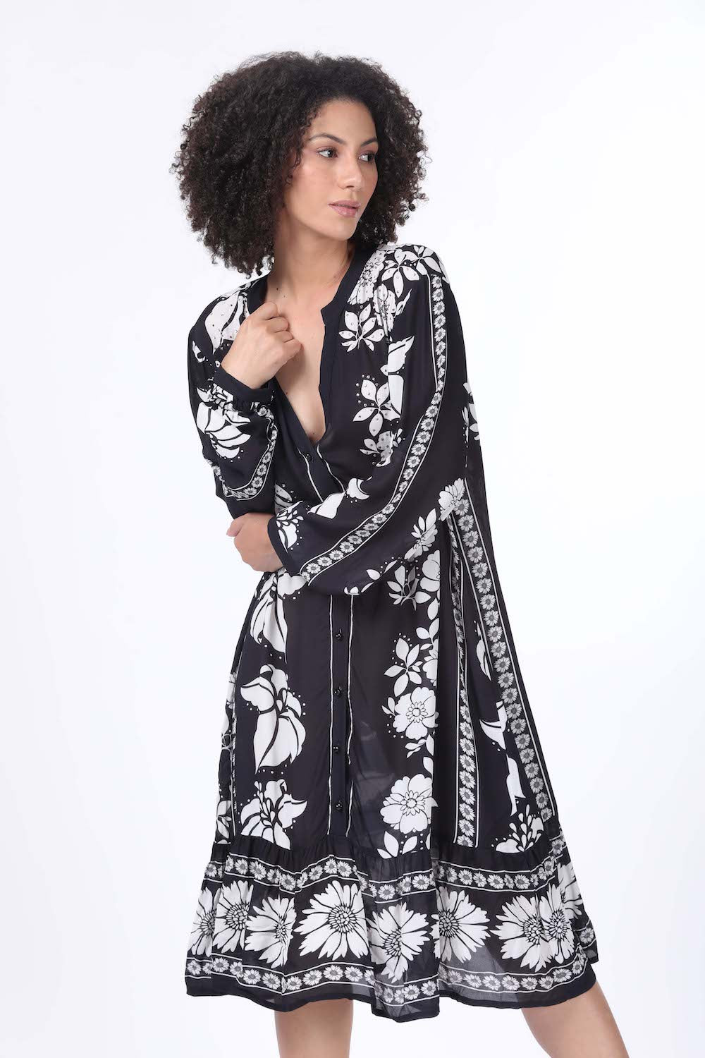 Front view of the black and white Avant Ava maxi dress in soft viscose fabric.