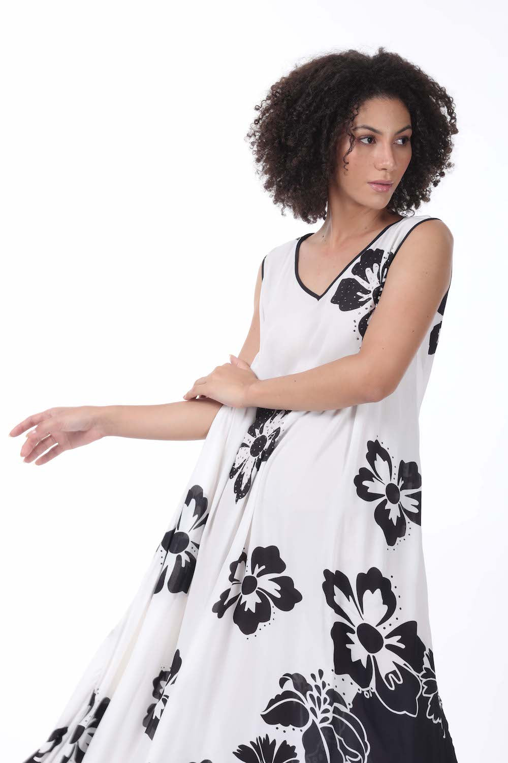 Black and white Avanti Sleeveless Maxi Dress (TheSwankStore) Viscose Crepe fabric