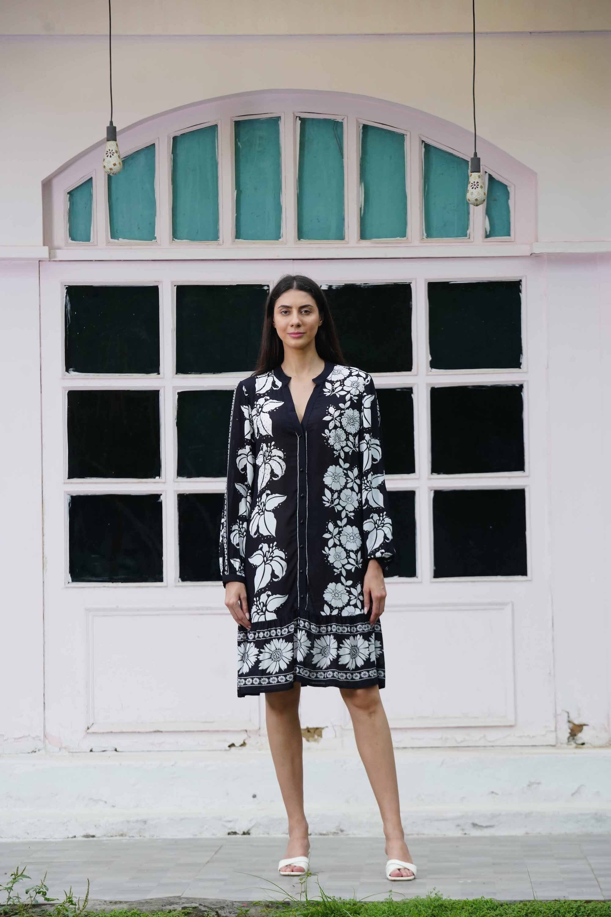Front view of the black and white Avant Ava maxi dress in soft viscose fabric.