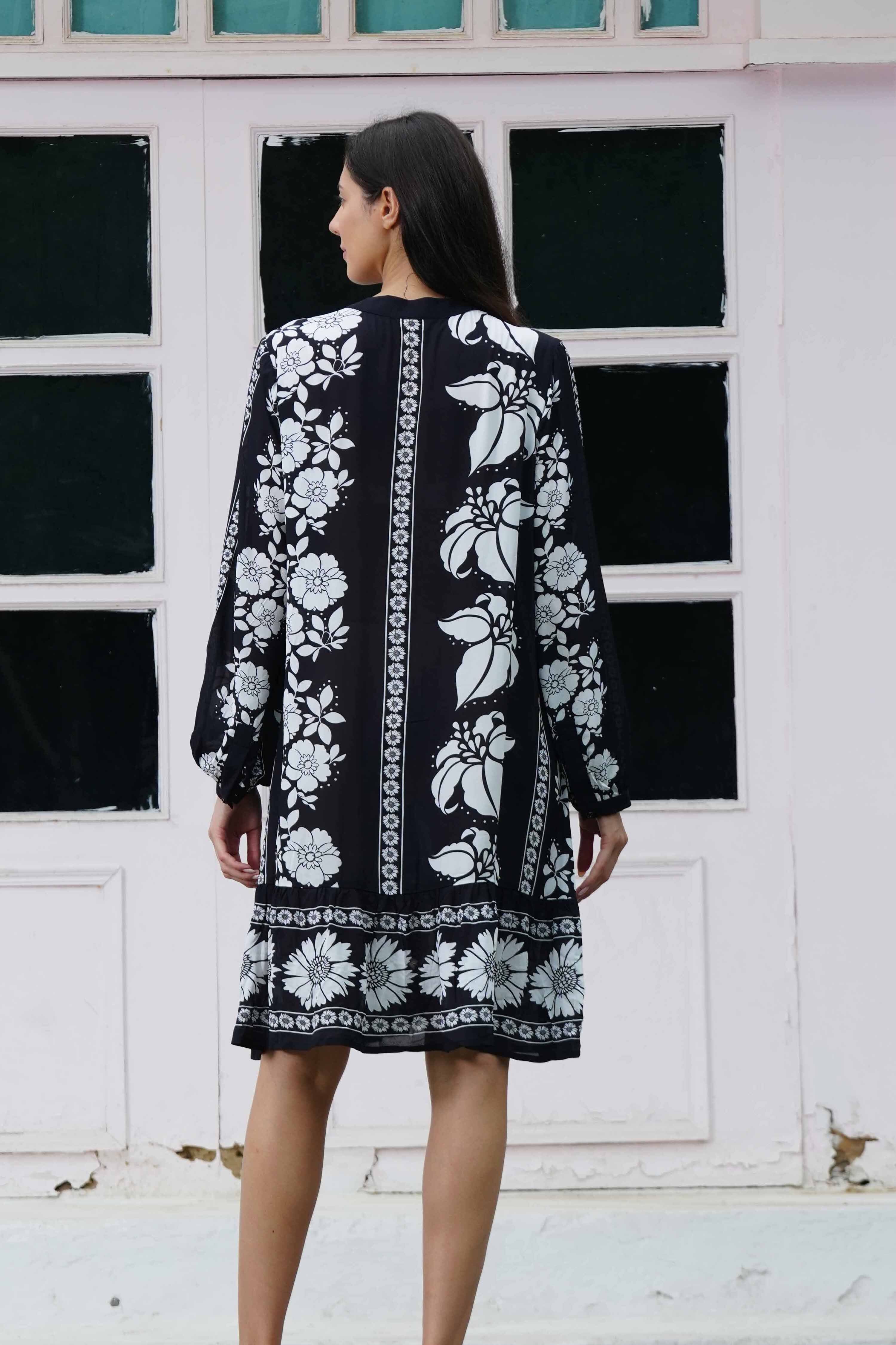 Back view of the black and white Avant Ava maxi dress in soft viscose fabric.