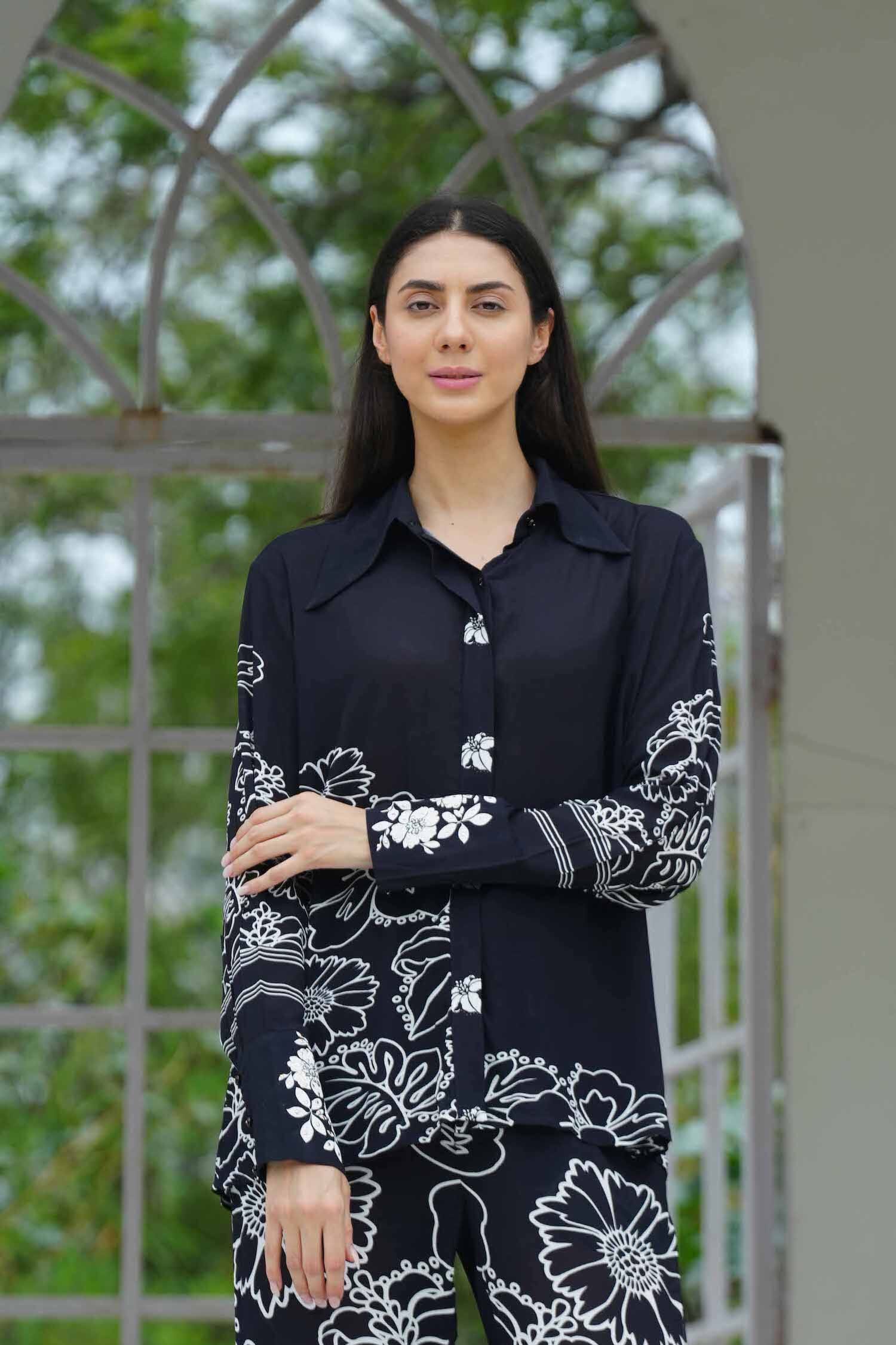 Front view of the black and white AVANTI - COLLAR SHIRT 100% Viscose Fabric