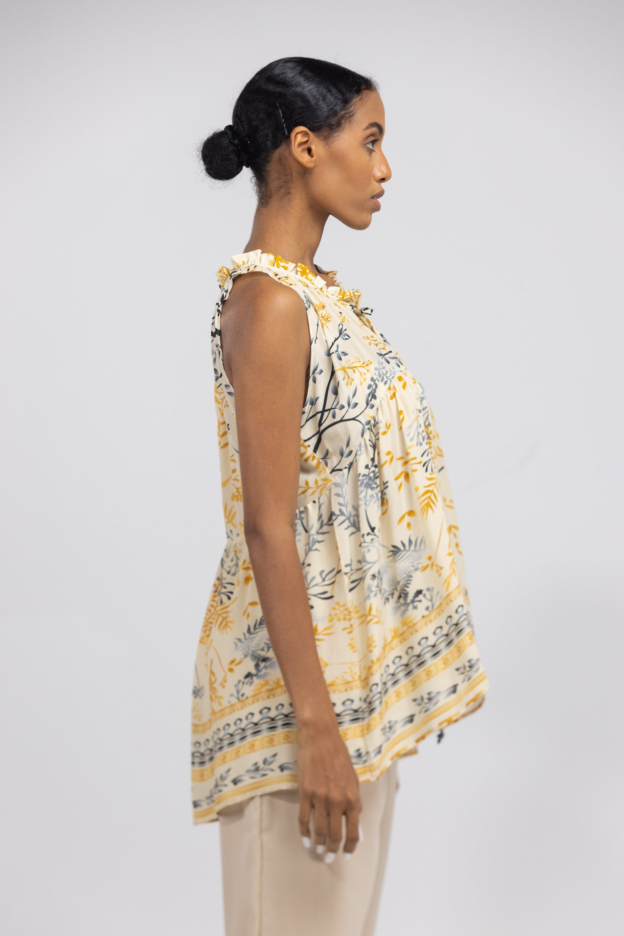 BRISBANE - FRILL ARMHOLE TOP