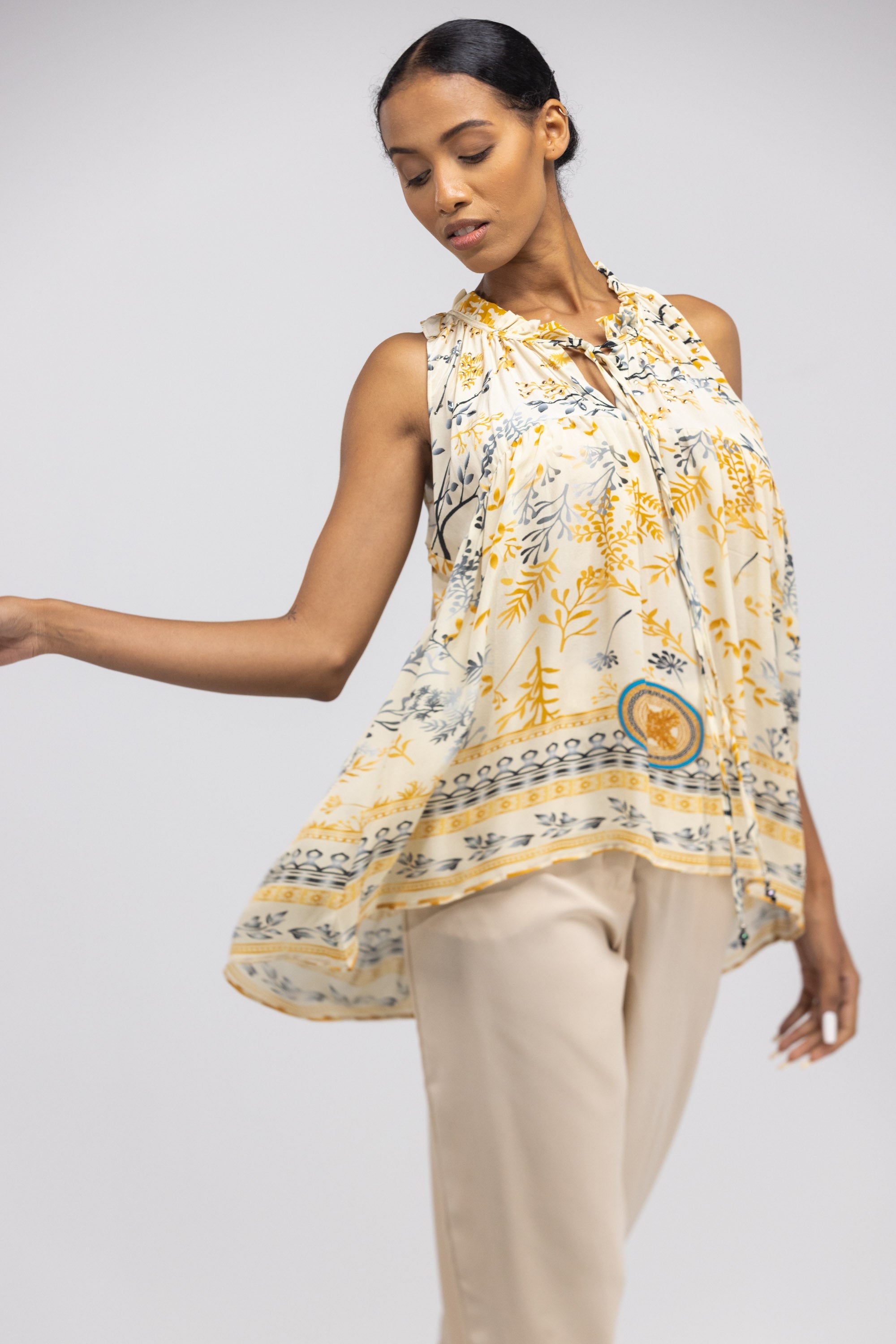 BRISBANE - FRILL ARMHOLE TOP