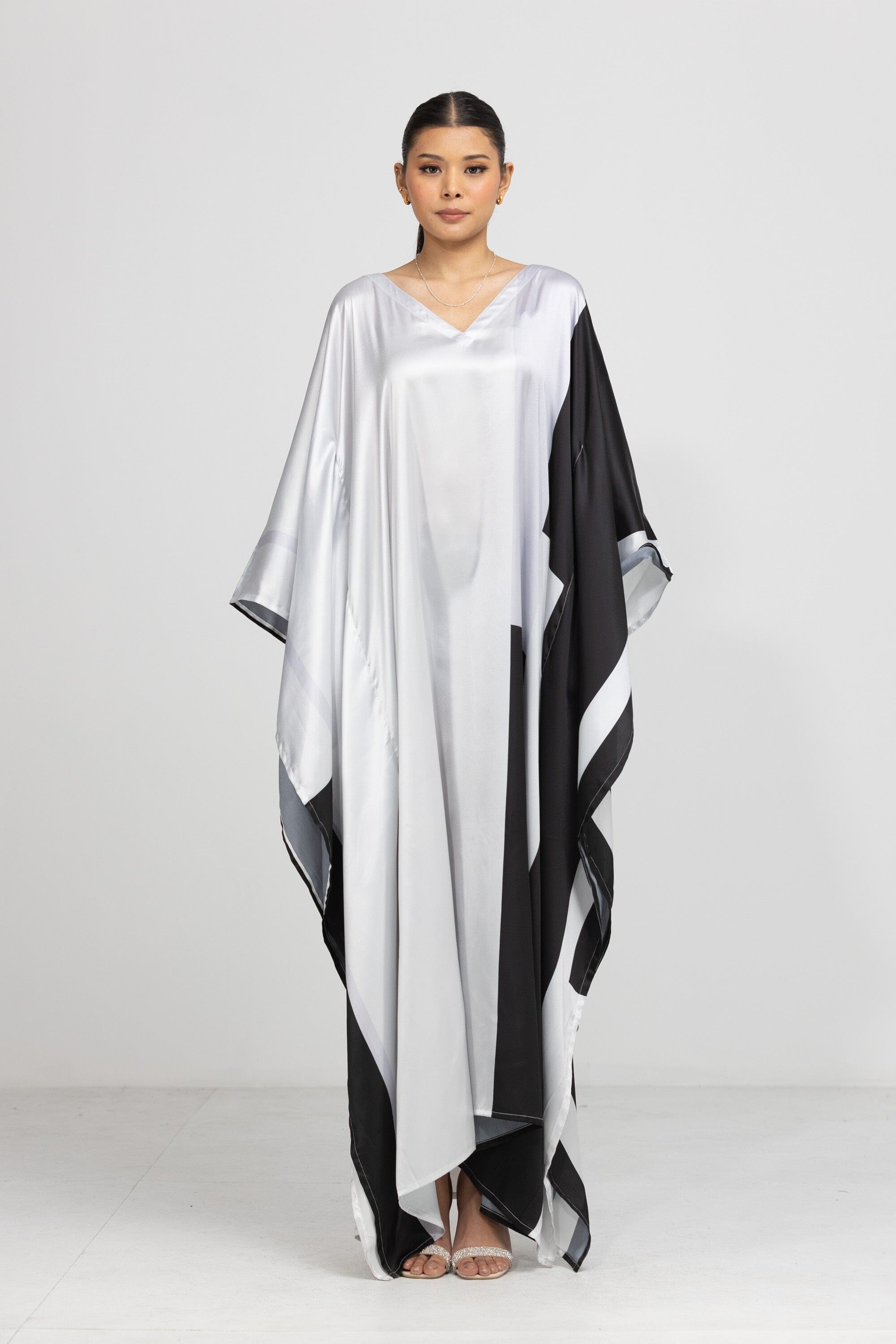GEOMETRIC LINE - ZILVER - LONG KAFTAN - TheSwankStore