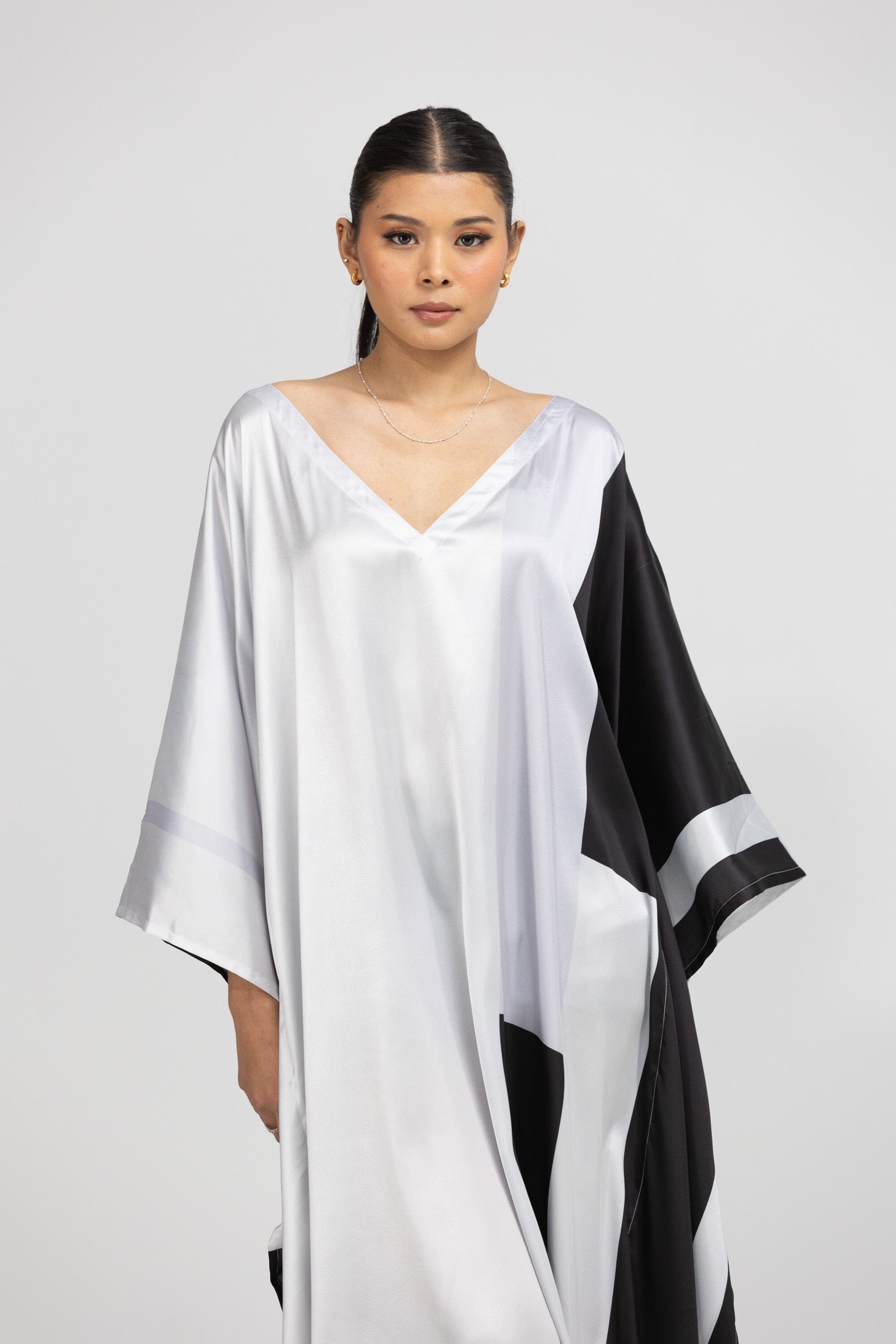 GEOMETRIC LINE - ZILVER - LONG KAFTAN - TheSwankStore