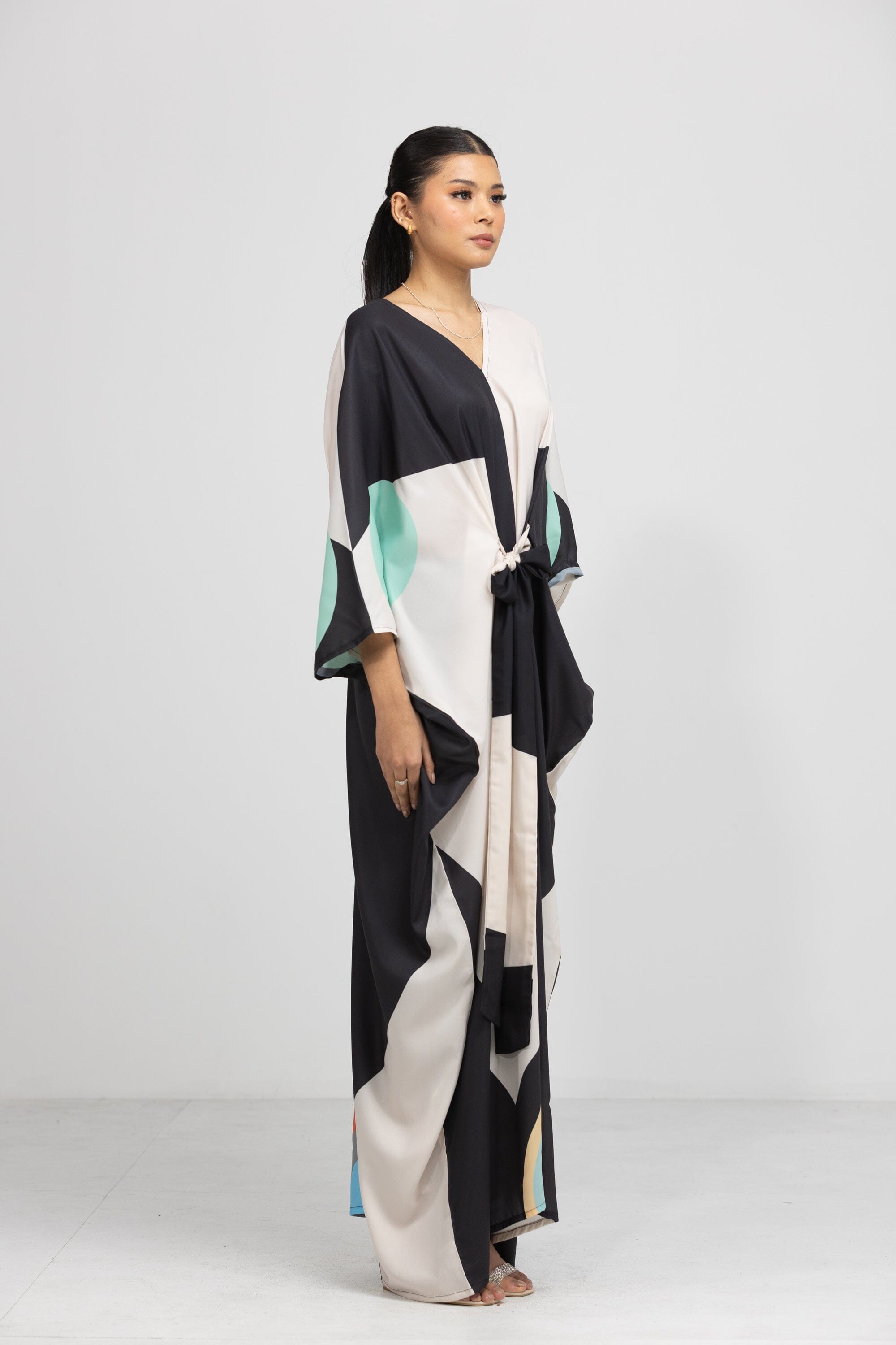 GEOMETRIC LINE - SENTRAL - LONG KAFTAN - TheSwankStore