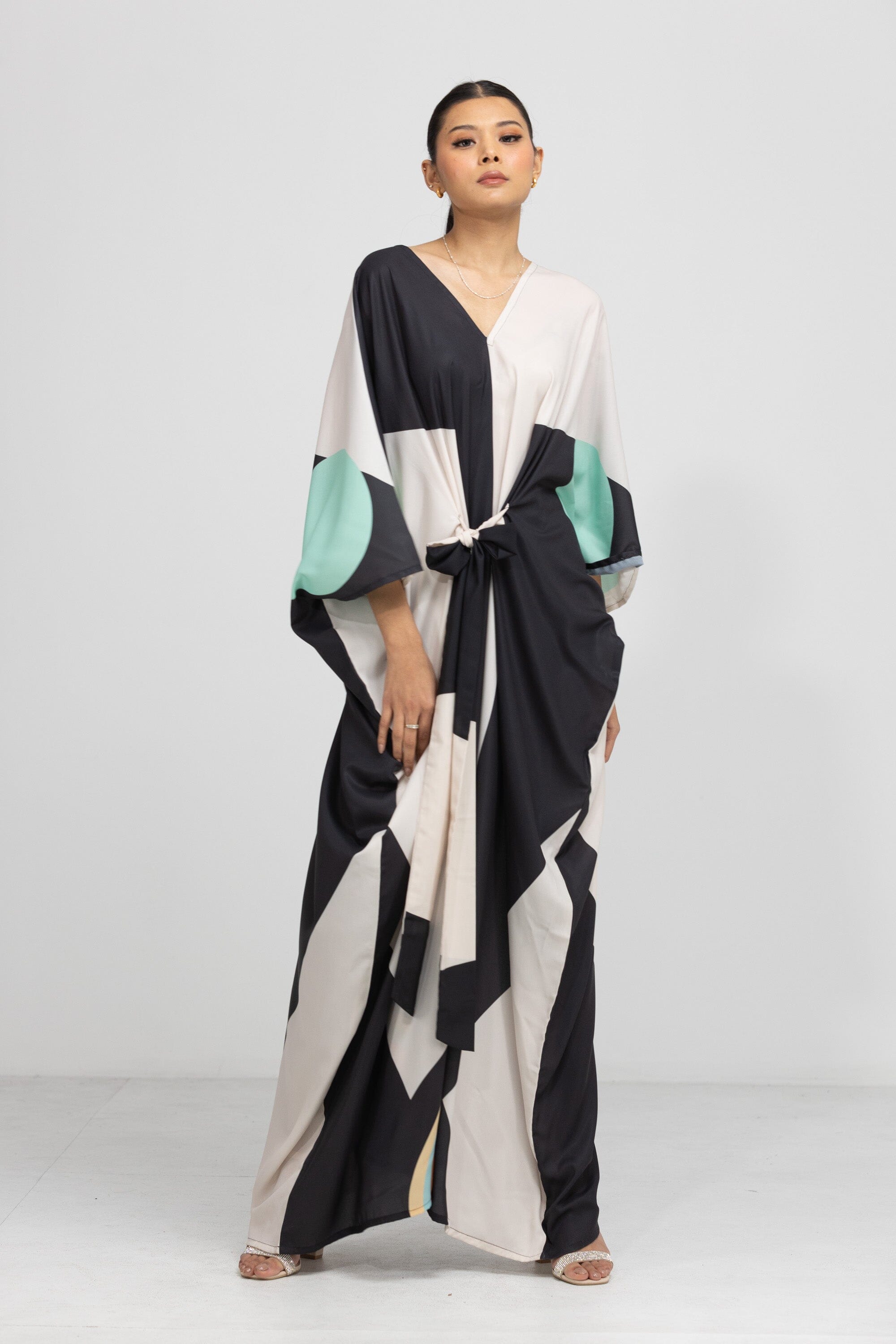 GEOMETRIC LINE - SENTRAL - LONG KAFTAN - TheSwankStore