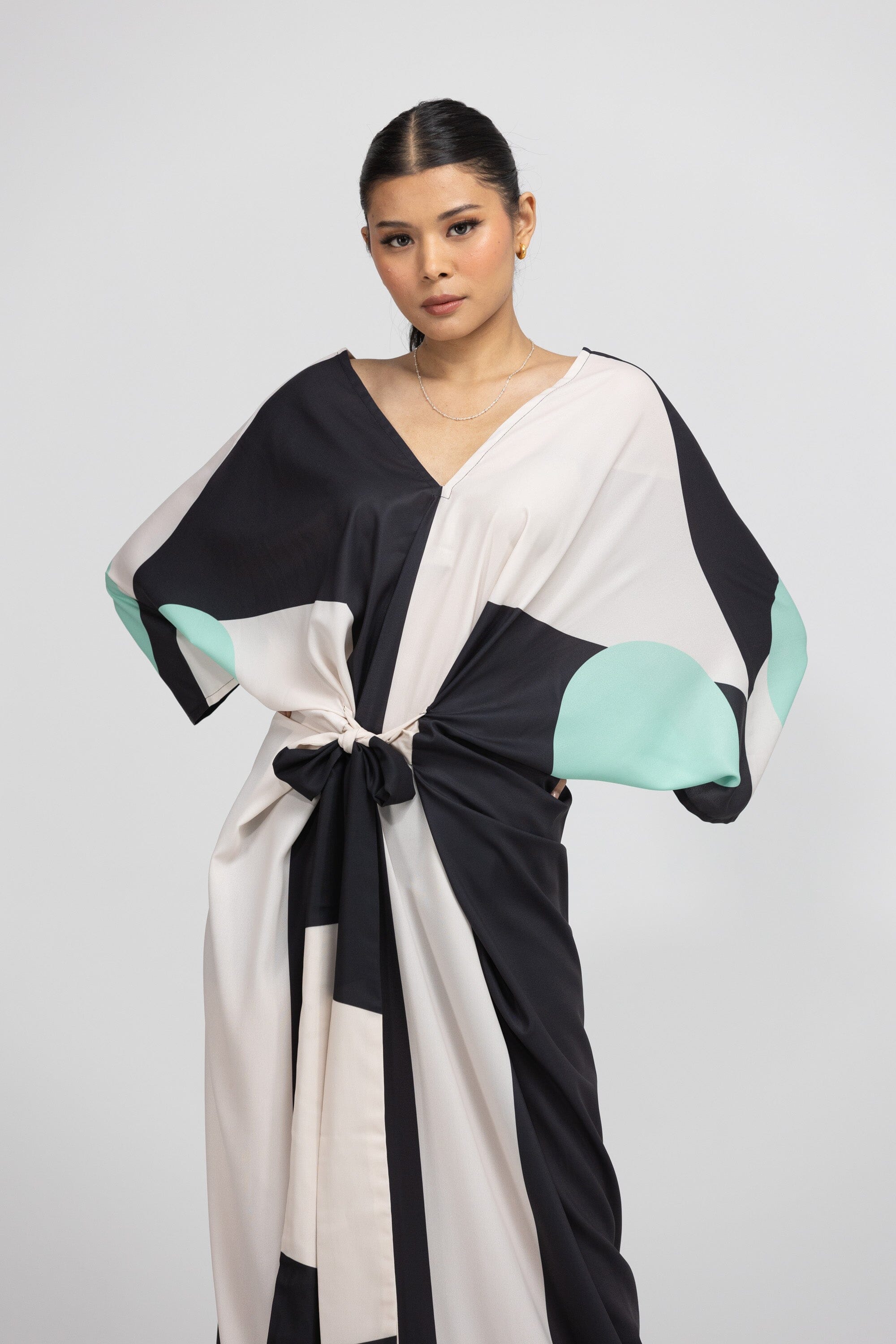 GEOMETRIC LINE - SENTRAL - LONG KAFTAN - TheSwankStore