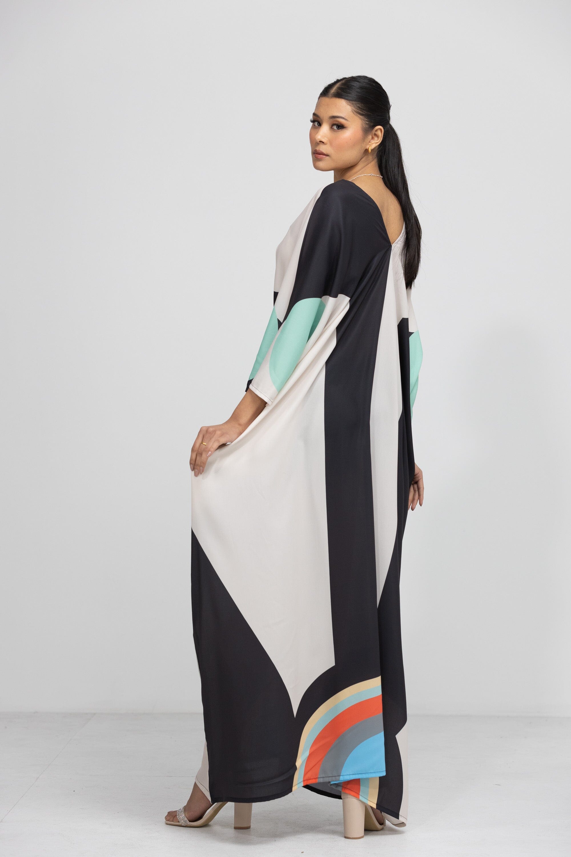 GEOMETRIC LINE - SENTRAL - LONG KAFTAN - TheSwankStore